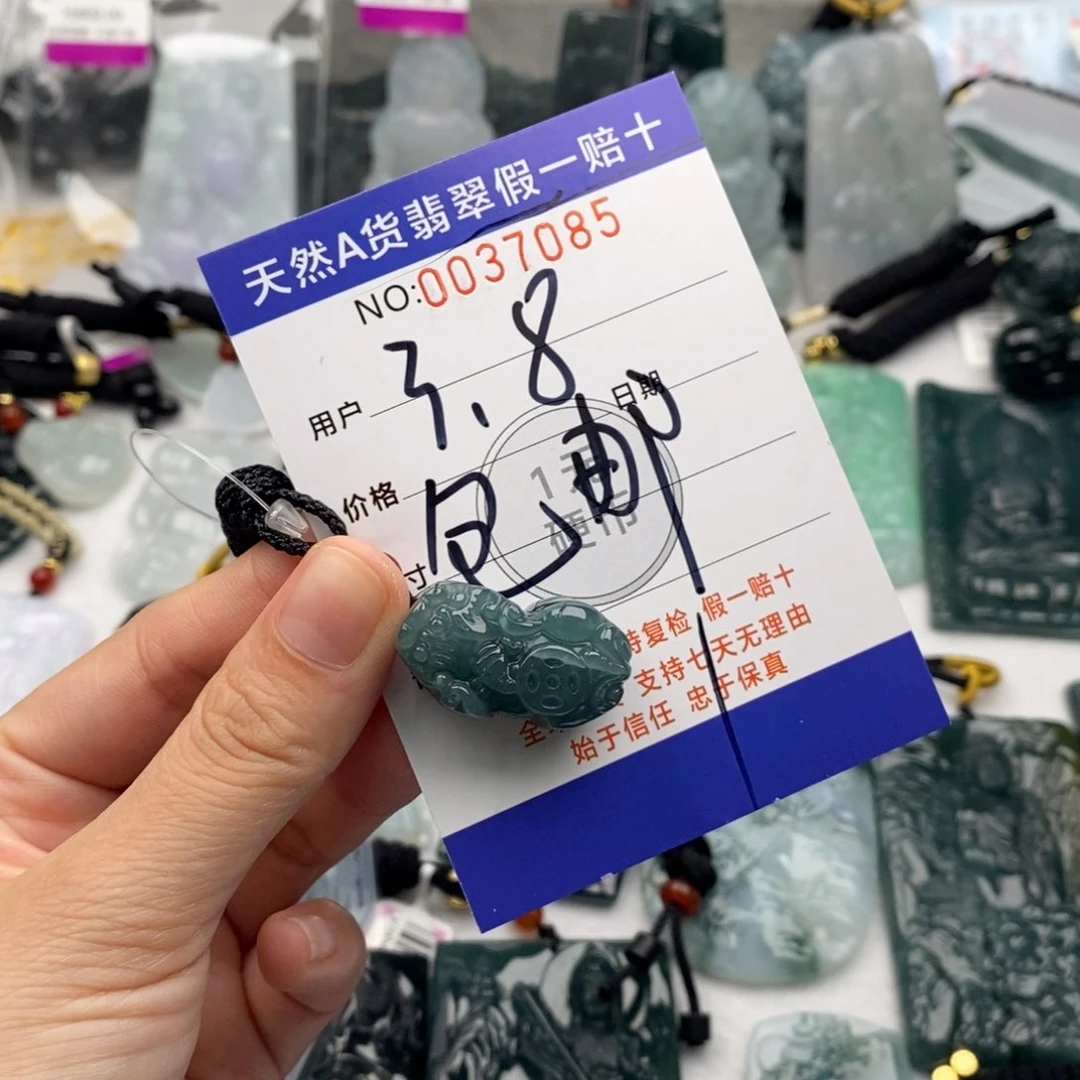 翡翠未镶嵌颈饰一