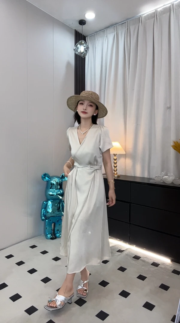 【小个子定制】2025夏季新款凉感轻薄法式V领褶皱显瘦后妈裙连衣裙