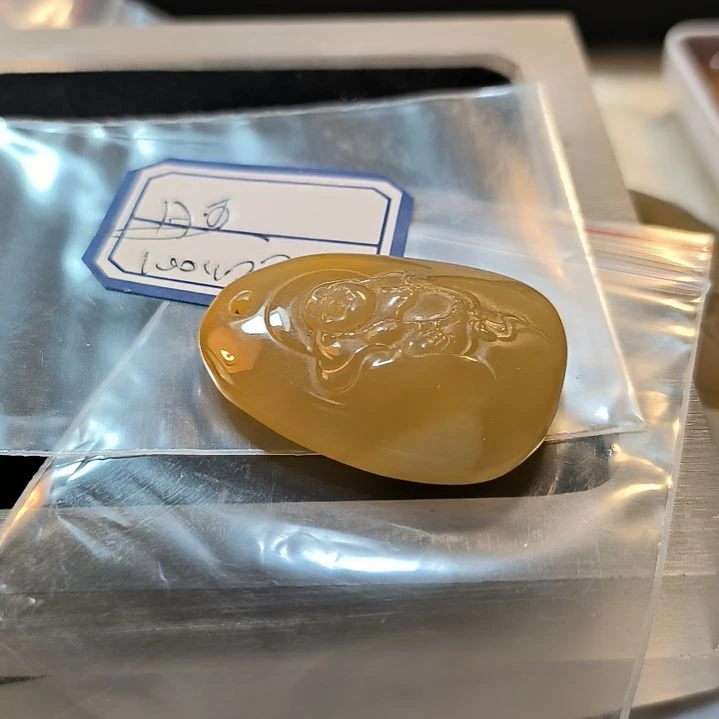 凡***物石英岩玉未镶嵌戒面