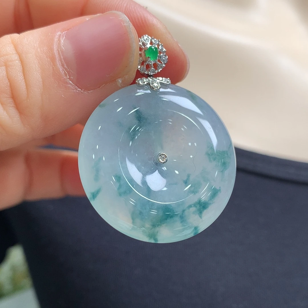 翡翠18K金镶嵌颈饰平安扣