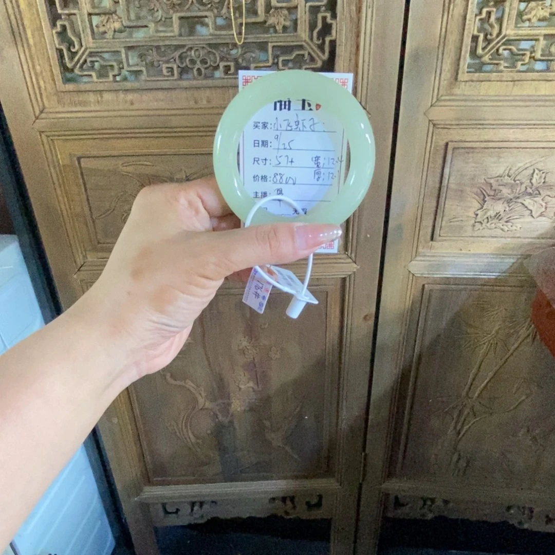 未镶嵌手镯和田玉小**子