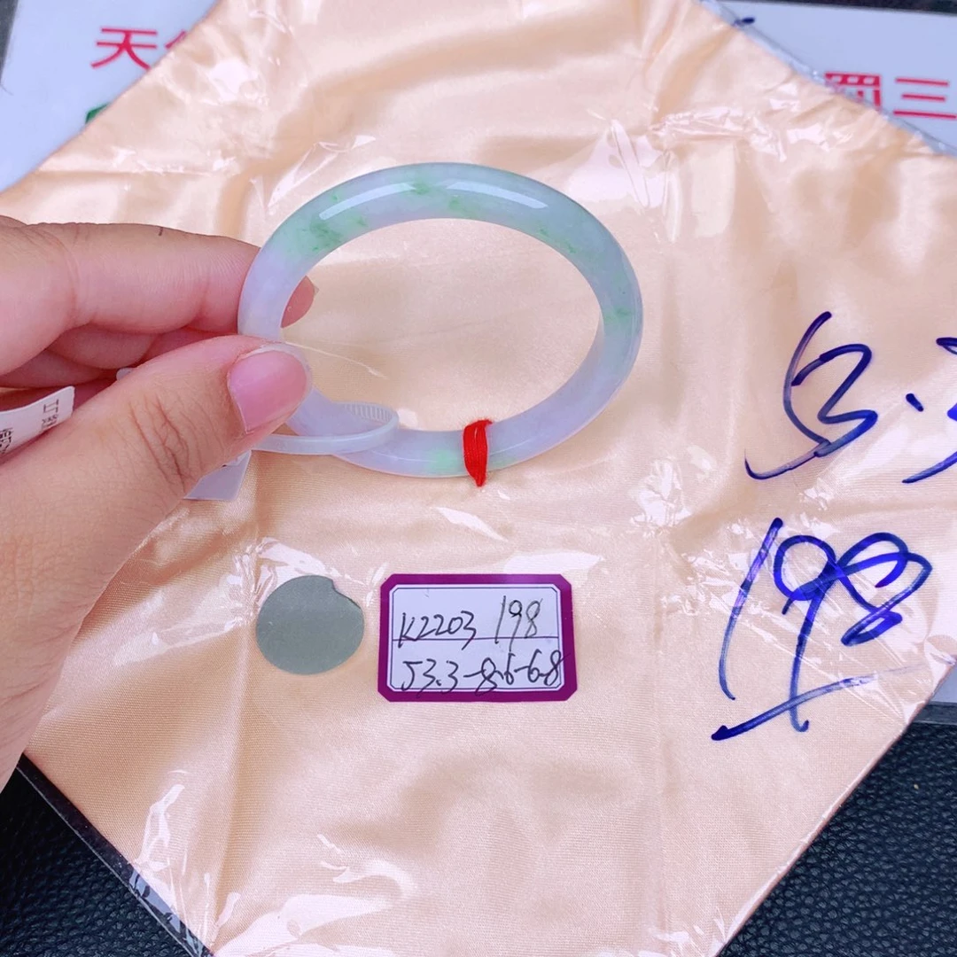 翡翠手镯未镶嵌缅甸翡翠