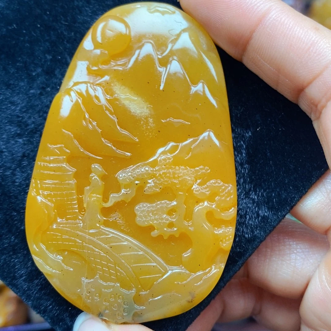 未镶嵌石英质玉（黄龙玉）颈饰