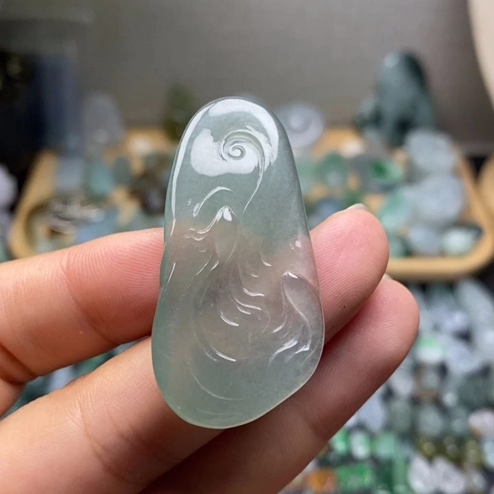 翡翠未镶嵌颈饰如鱼得水