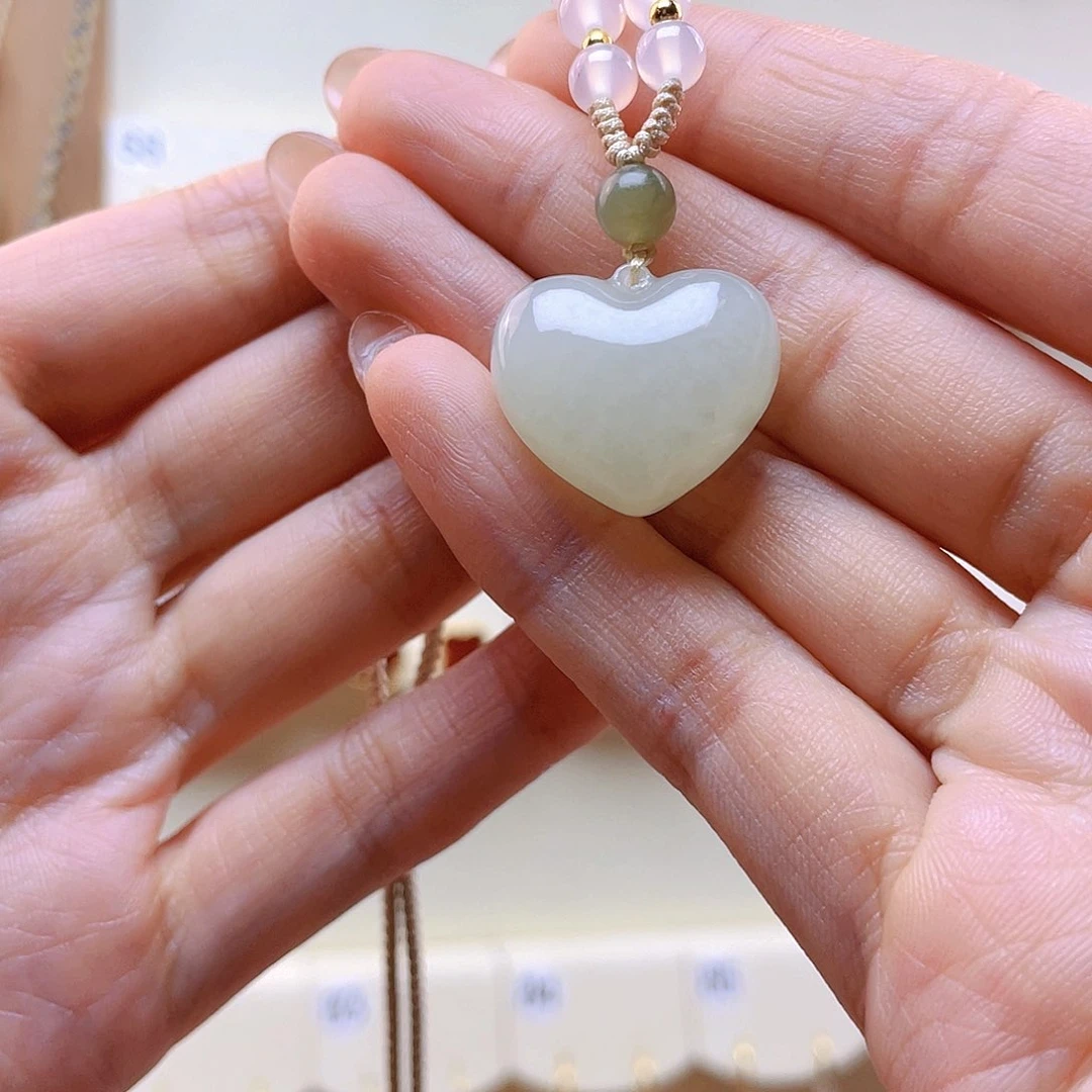 和田玉吊坠(赠链)未镶嵌太*?