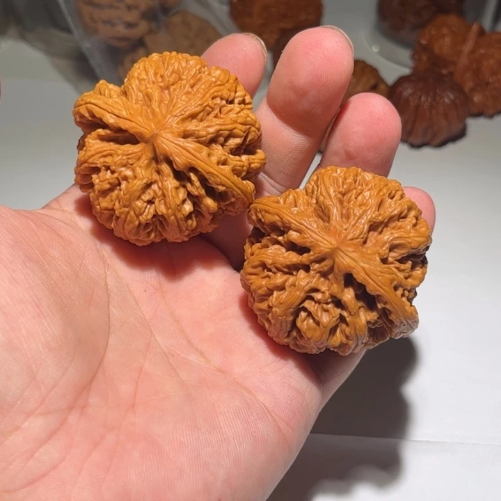 殷***.吊坠文玩核桃狮子头核桃