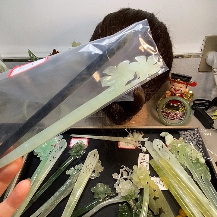 荷***y岫玉未镶嵌发饰天青冻
