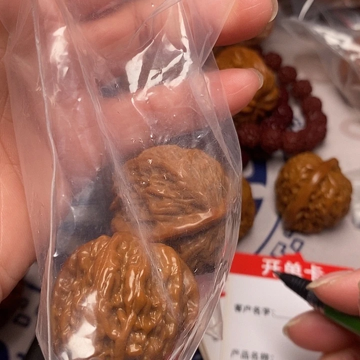 再***来文玩核桃吊坠狮子