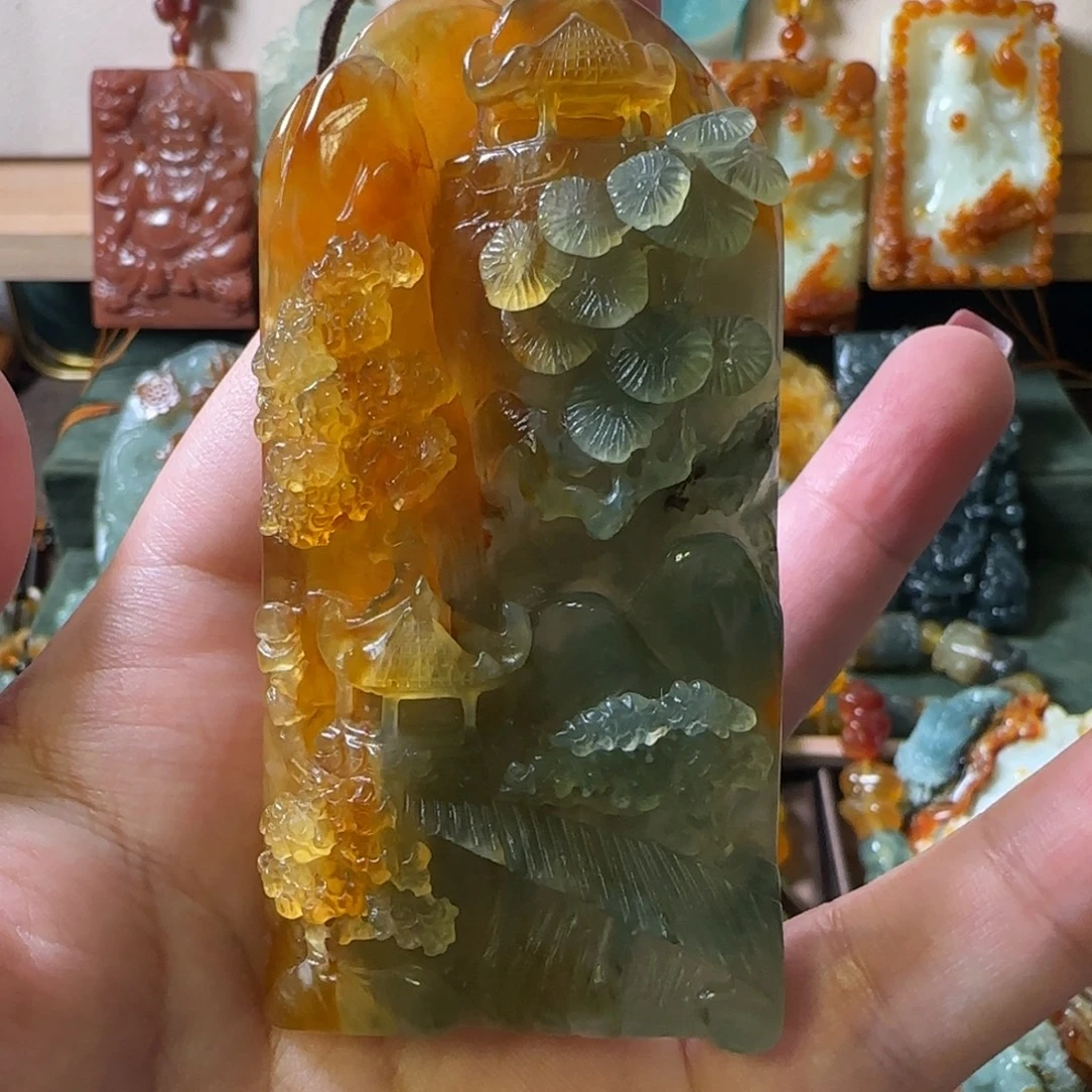 岫玉未镶嵌颈饰山水