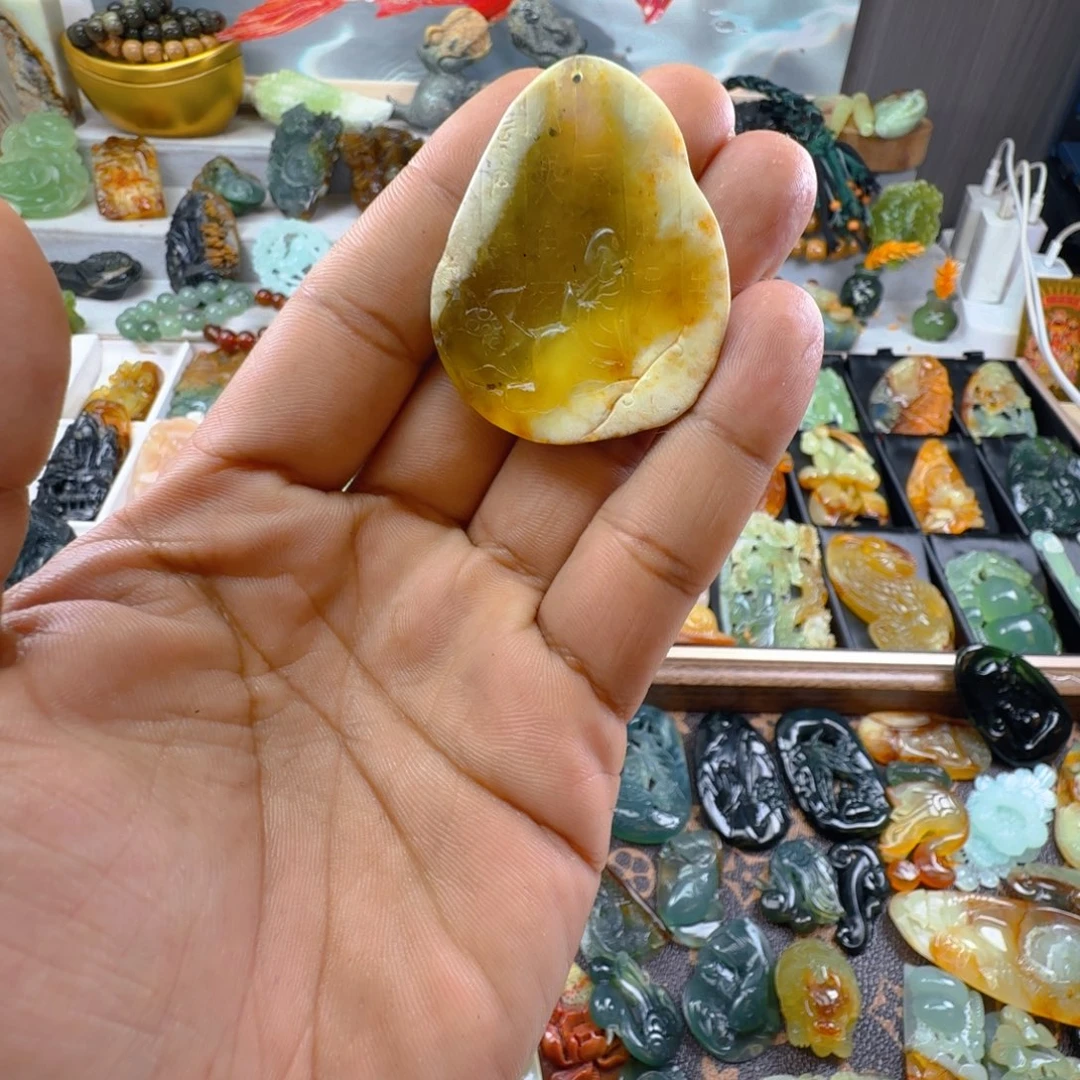 蛇纹石玉未镶嵌颈饰