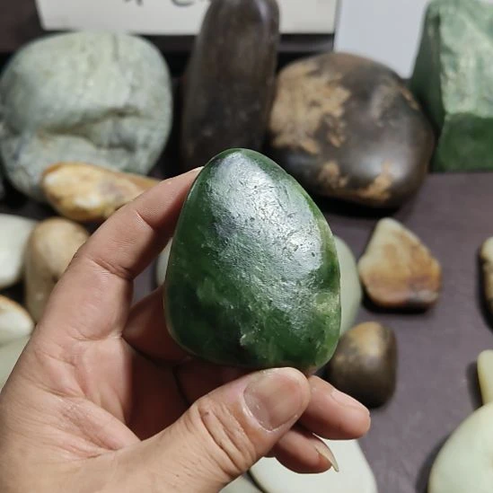 未镶嵌和田玉（糖玉）摆件