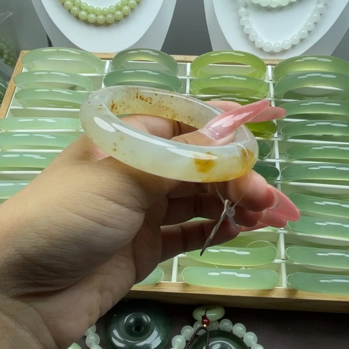 w***贝蛇纹石玉合金手镯瑕