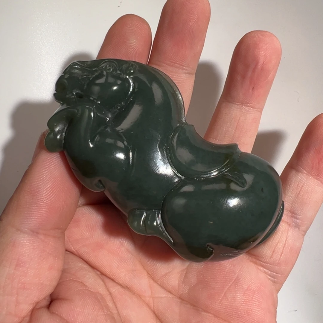 未镶嵌和田玉把件5折亏清：新疆且末蓝飘糖唐马148g福利！