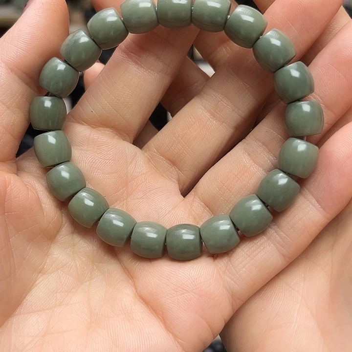 和田玉（墨玉）未镶嵌颈饰卡10沙枣青