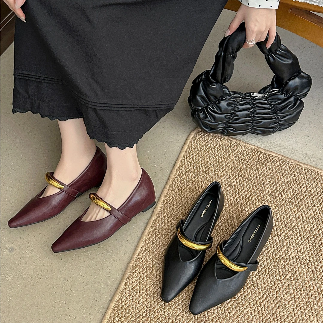 软皮百搭单鞋女浅口一字带气质法式复古金属扣尖头平底通勤工作鞋
