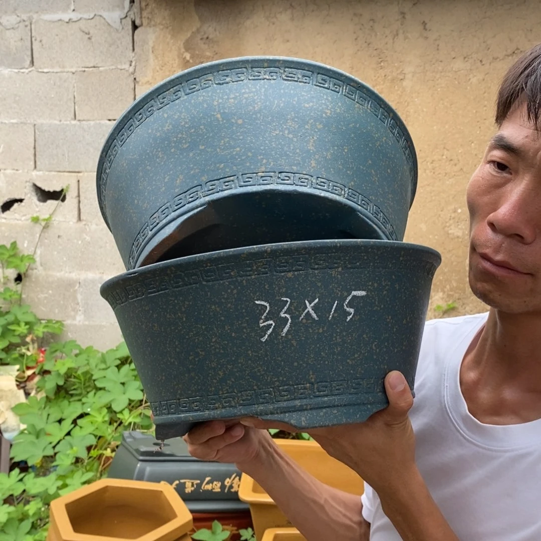 紫砂艺术学院的学生
