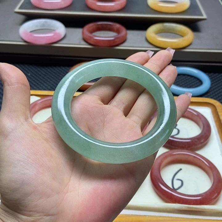 未镶嵌手镯石英岩玉