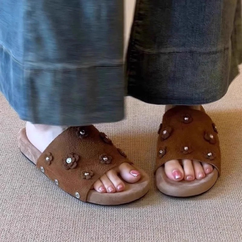 2025夏季新款时尚复古花朵露趾一字凉拖鞋女外穿绒面厚底百搭凉鞋