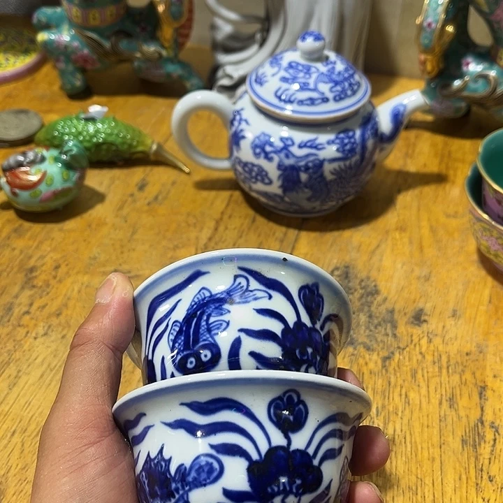 摆件青花鱼草纹压手杯一对