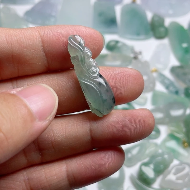 翡翠颈饰未镶嵌大**笨翡翠