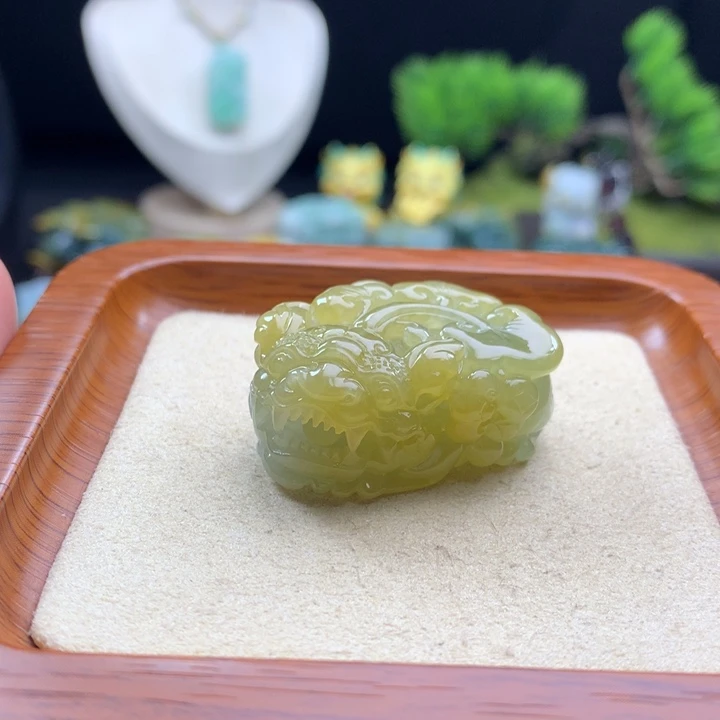 翡翠未镶嵌颈饰貔貅33