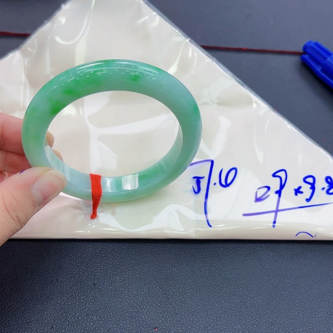 翡翠手镯未镶嵌精品•圈口57