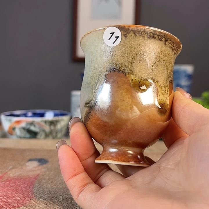 摆件景德镇陶瓷茶杯里