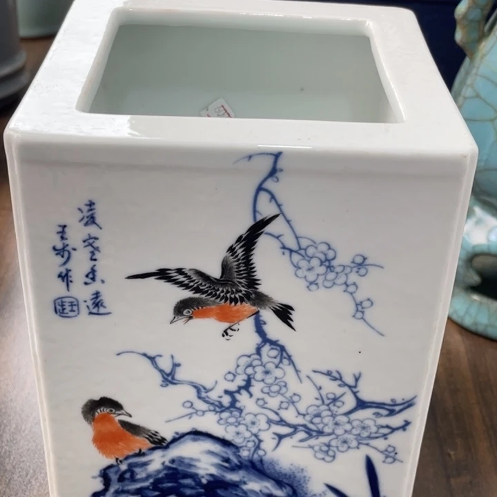 陶瓷吴*满青花瓷器一件