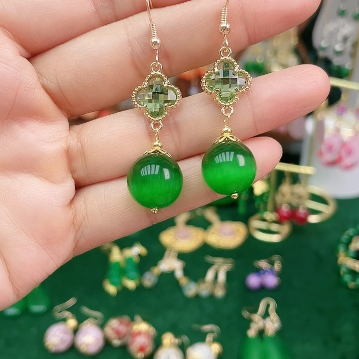 石英质玉合金耳钉绿色猫眼