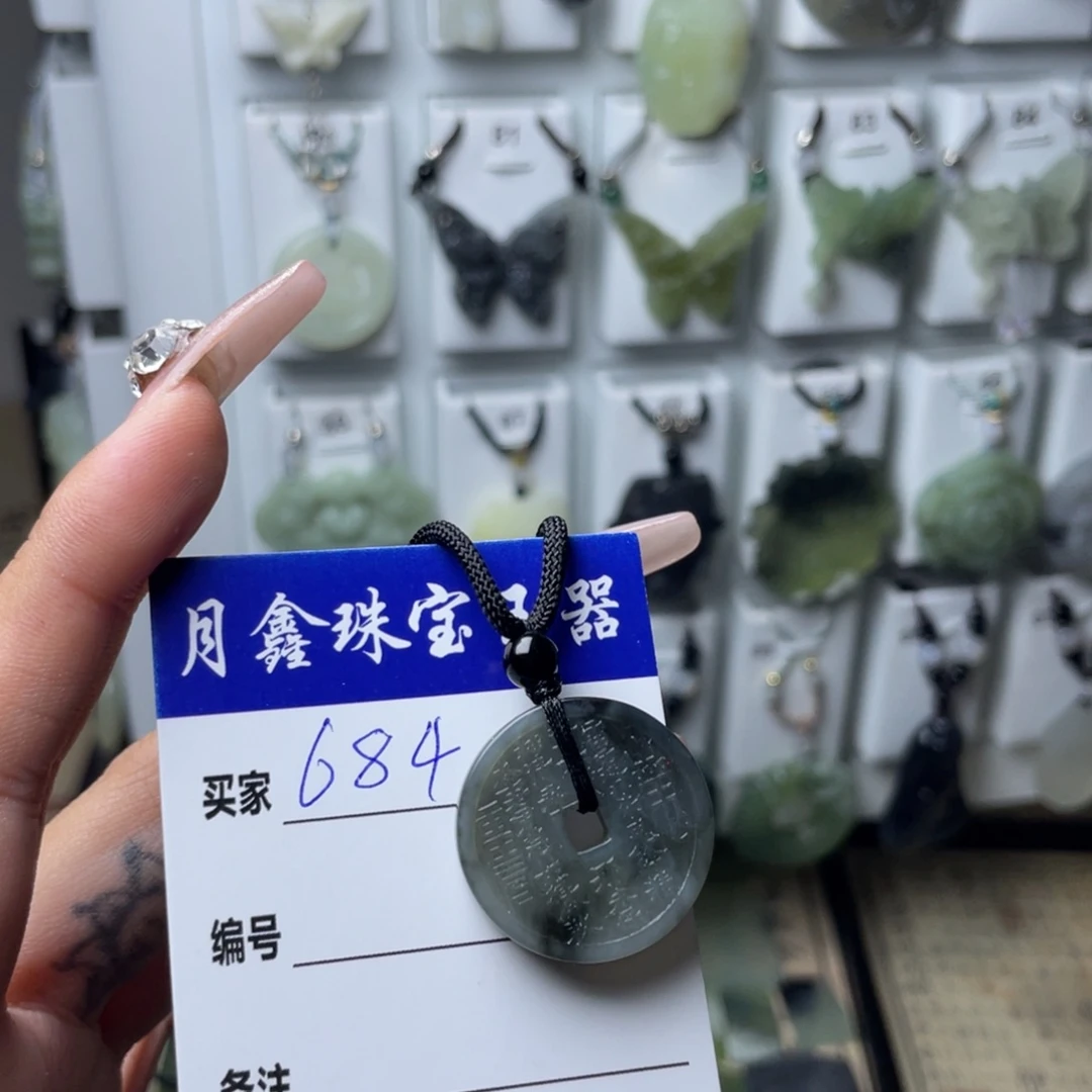 岫玉颈饰未镶嵌泽山鬼