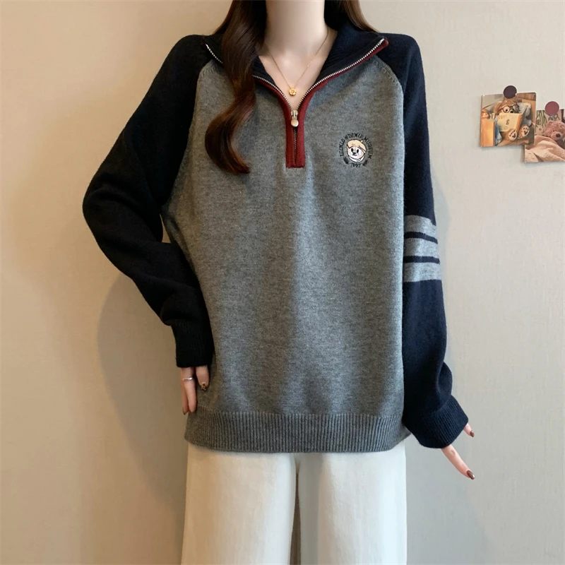 大码女装遮肚子拼色学院风刺绣半拉链针织衫女秋冬胖妹妹显瘦毛衣