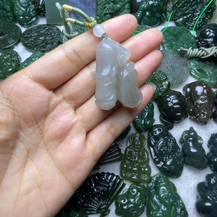 和田玉未镶嵌颈饰