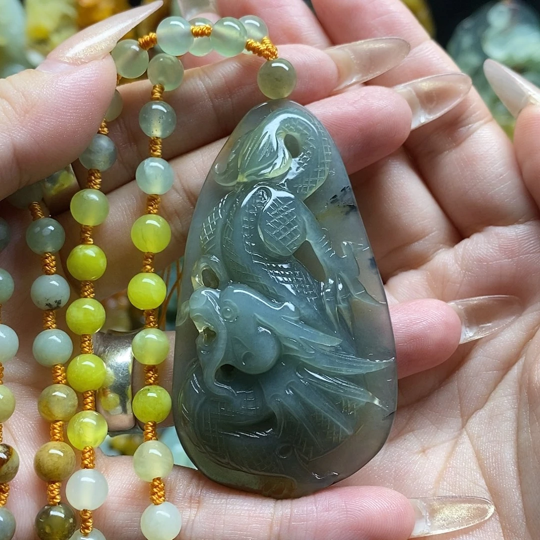 蛇纹石玉未镶嵌颈饰