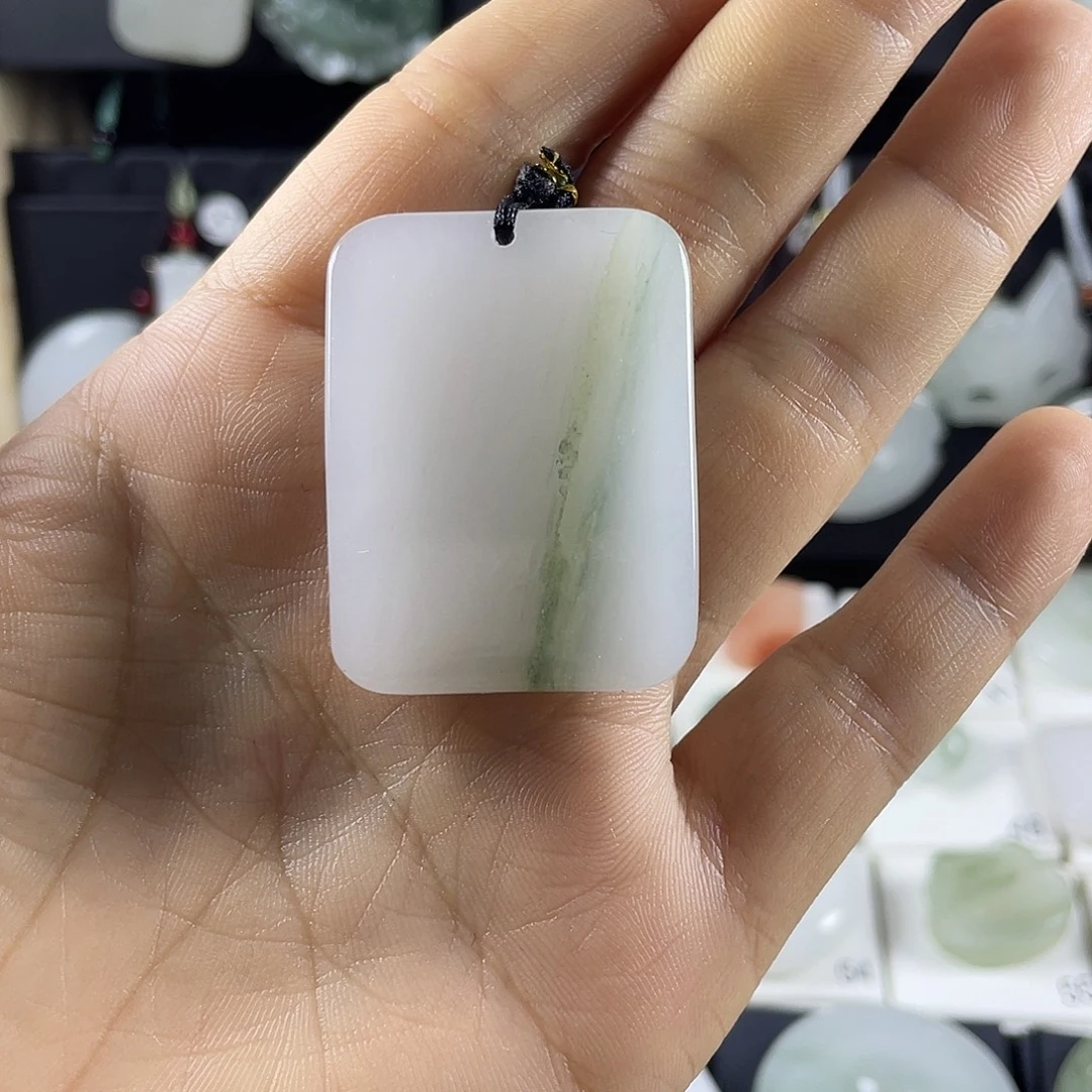 石英质玉（金丝玉）未镶嵌颈饰
