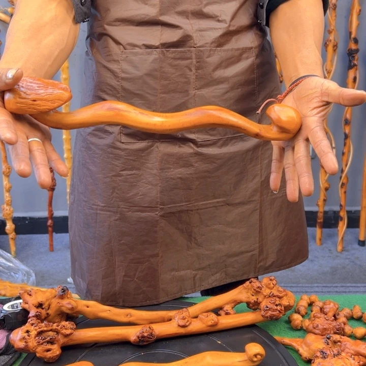 黑果木一物一拍，以直播间截图实物为准，有风化裂痕