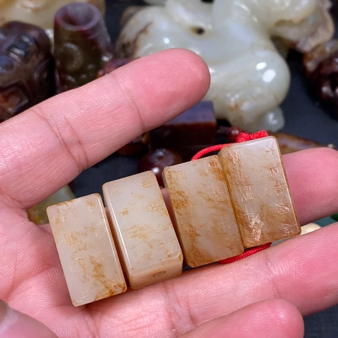 和田玉（糖玉）未镶嵌挂件雨**步