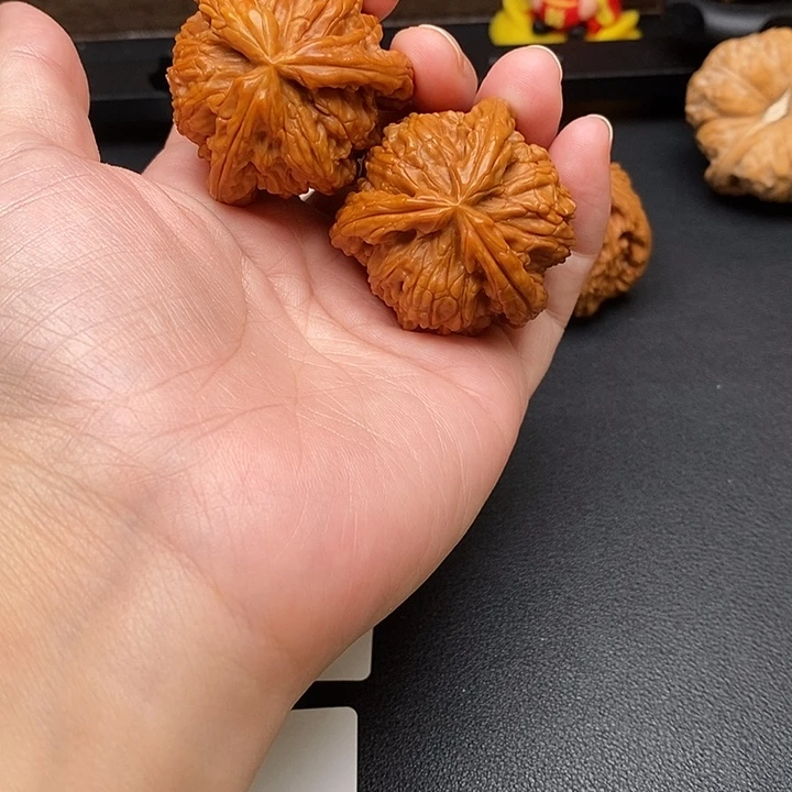 文玩核桃把件白奔