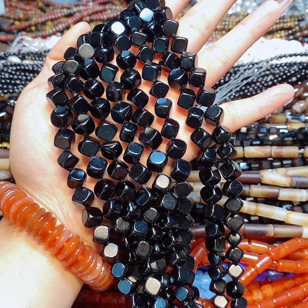 玛瑙/玉髓散珠10mm黑玛瑙斜方一条