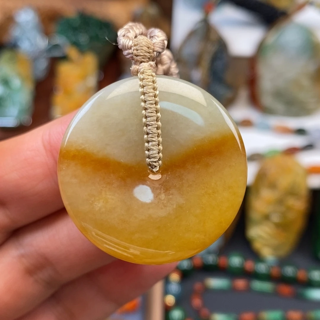 翡翠未镶嵌颈饰特色平安扣