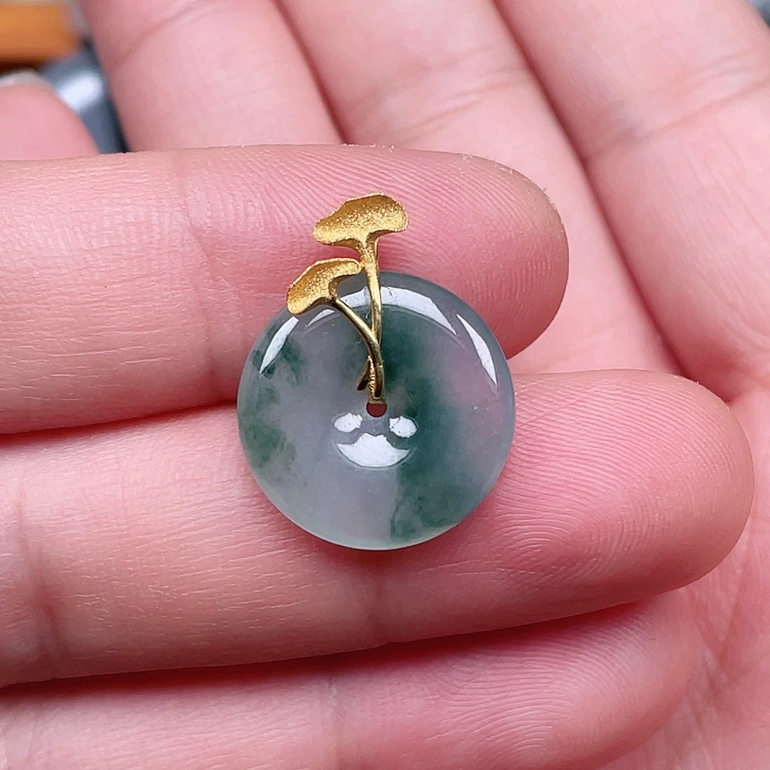 翡翠未镶嵌颈饰平安扣