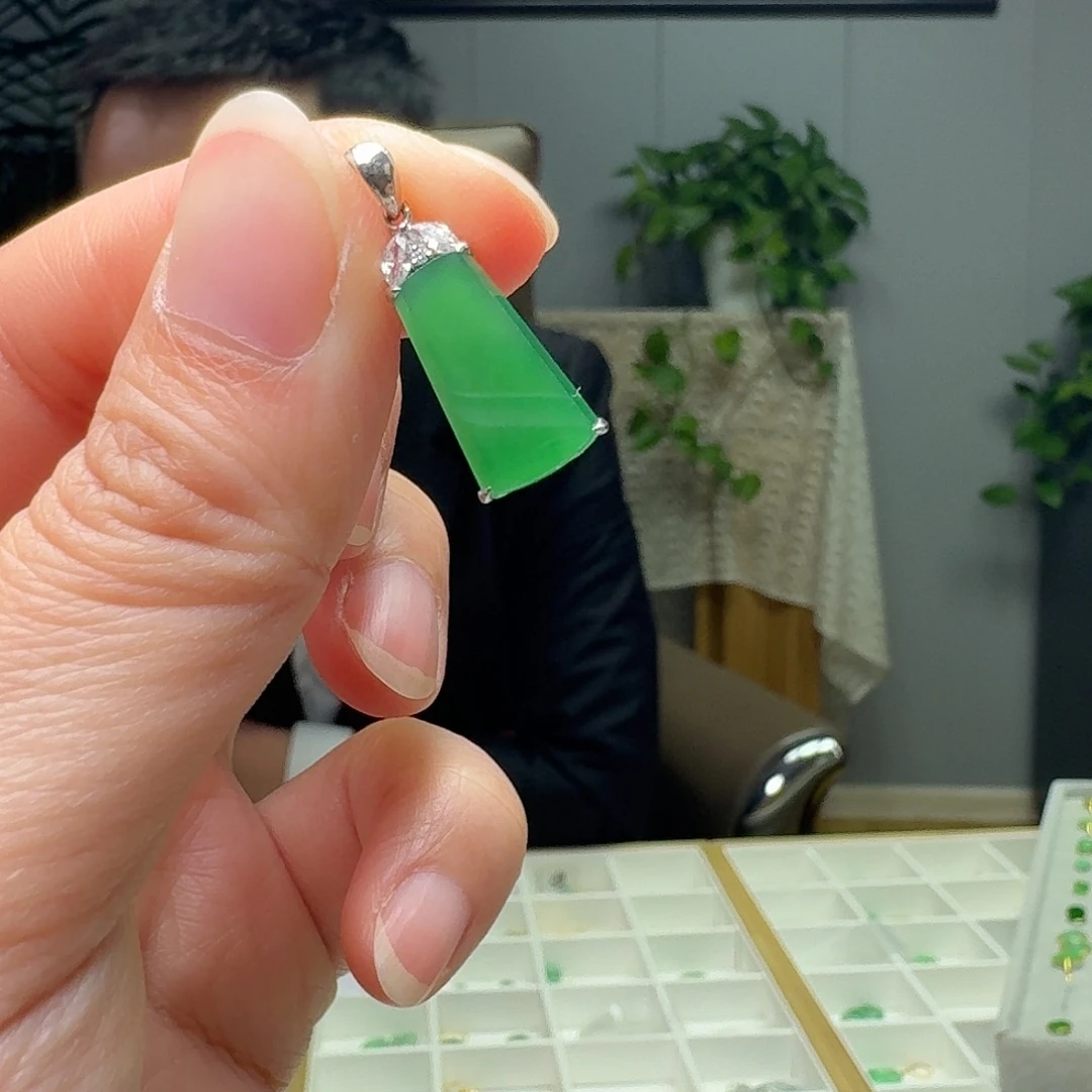 翡翠18K金镶嵌吊坠(不含链)天然