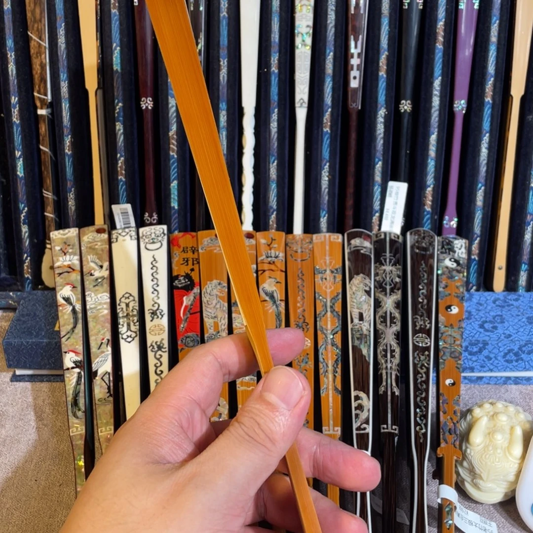 扇子手工制作工艺精湛