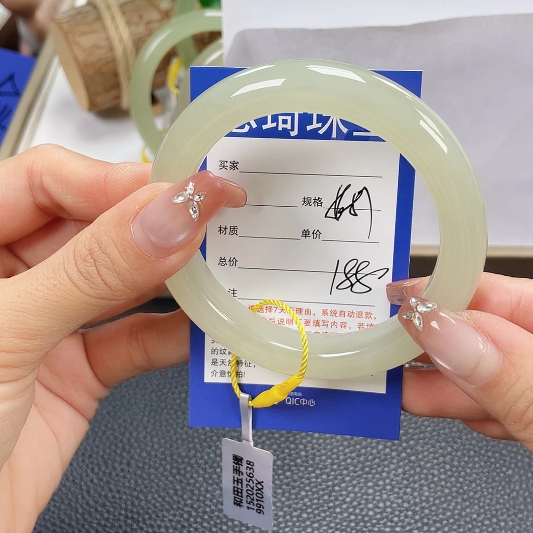 和田玉未镶嵌手镯