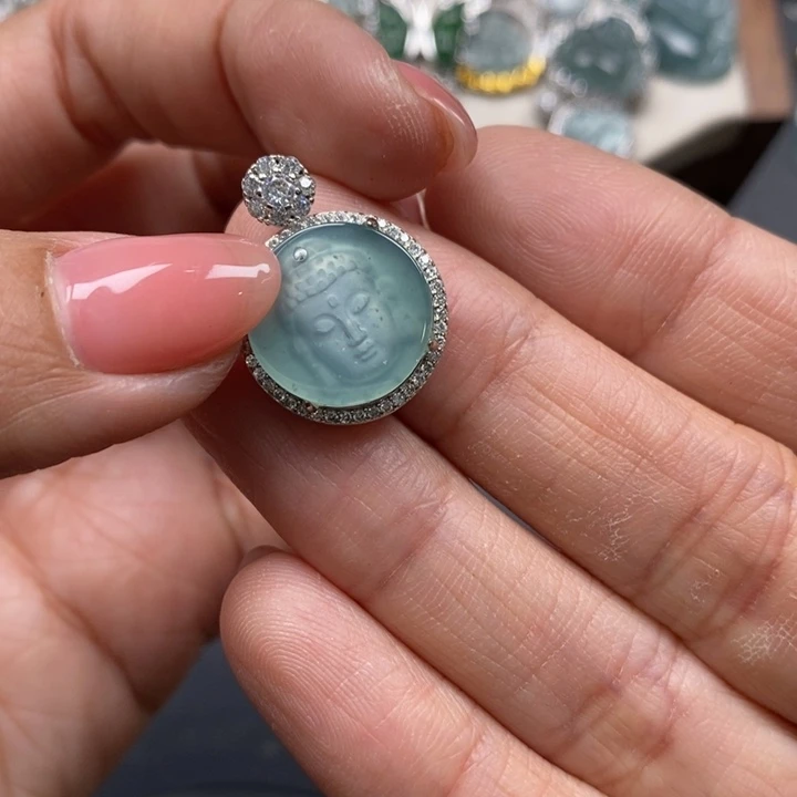 翡翠颈饰未镶嵌翡翠