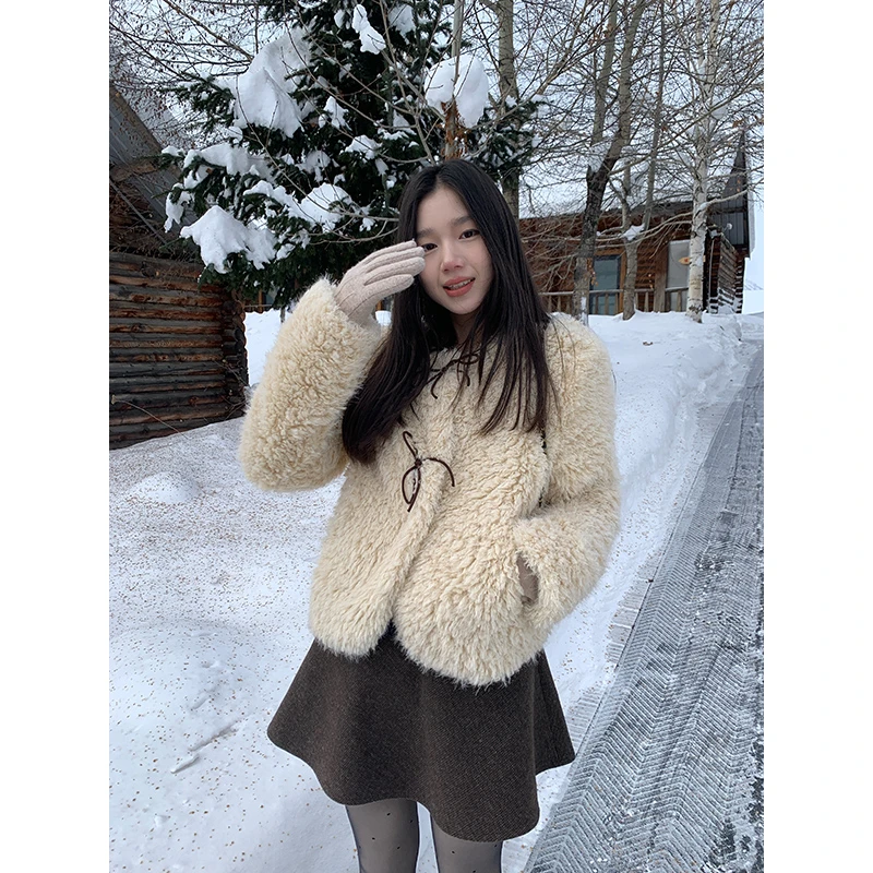 YOKLASS少女家 【现】浅杏色毛绒蝴蝶结外套加厚气质上衣W28097S44