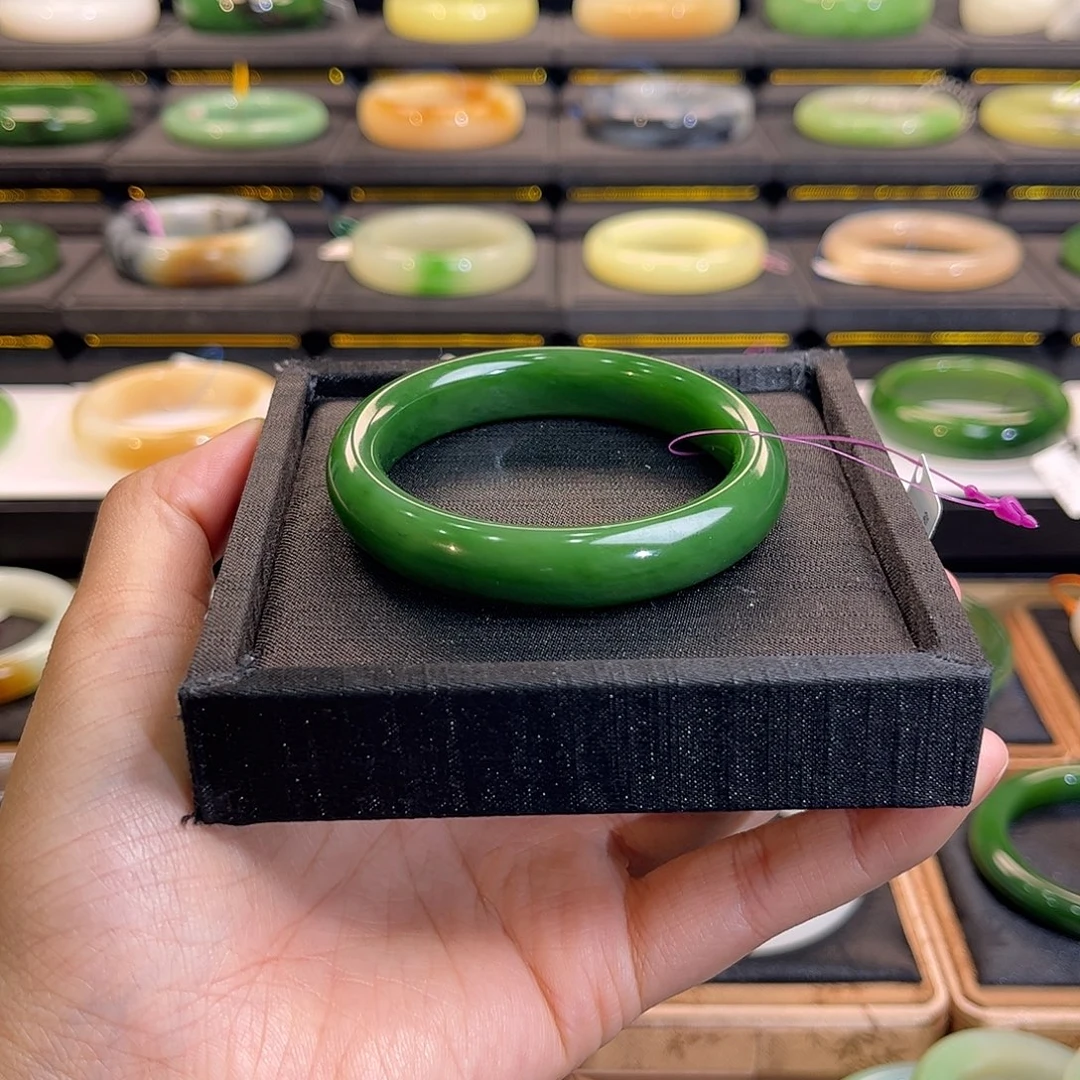 和田玉未镶嵌手镯碧玉红皮