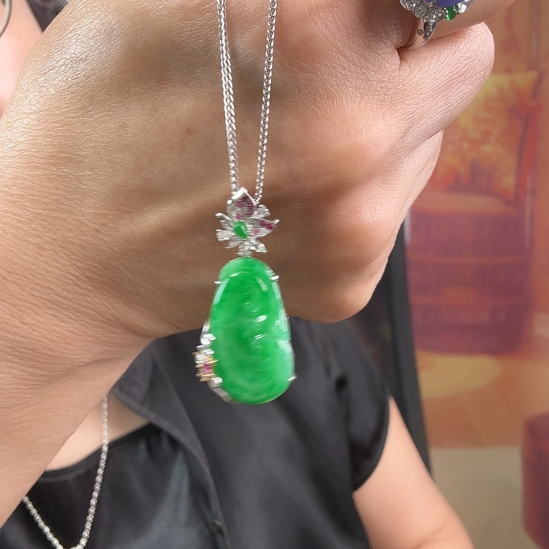 翡翠18K金镶嵌颈饰