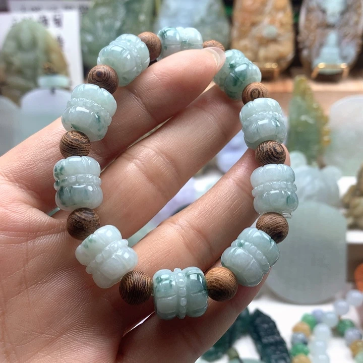 颈饰未镶嵌翡翠手串