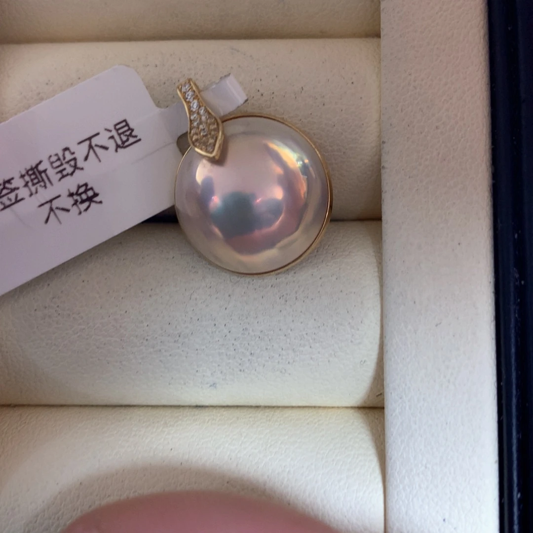 拼合珍珠（马贝珠）颈饰18K金镶嵌