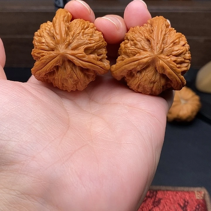 安***少文玩核桃把件白奔
